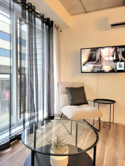 Condo Chic, Centre-Ville Piscine, Terrasse, Gym Квебек Екстер'єр фото