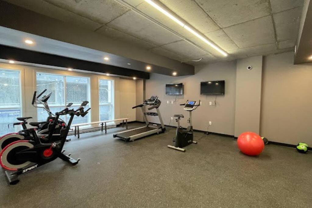 Condo Chic, Centre-Ville Piscine, Terrasse, Gym Квебек Екстер'єр фото