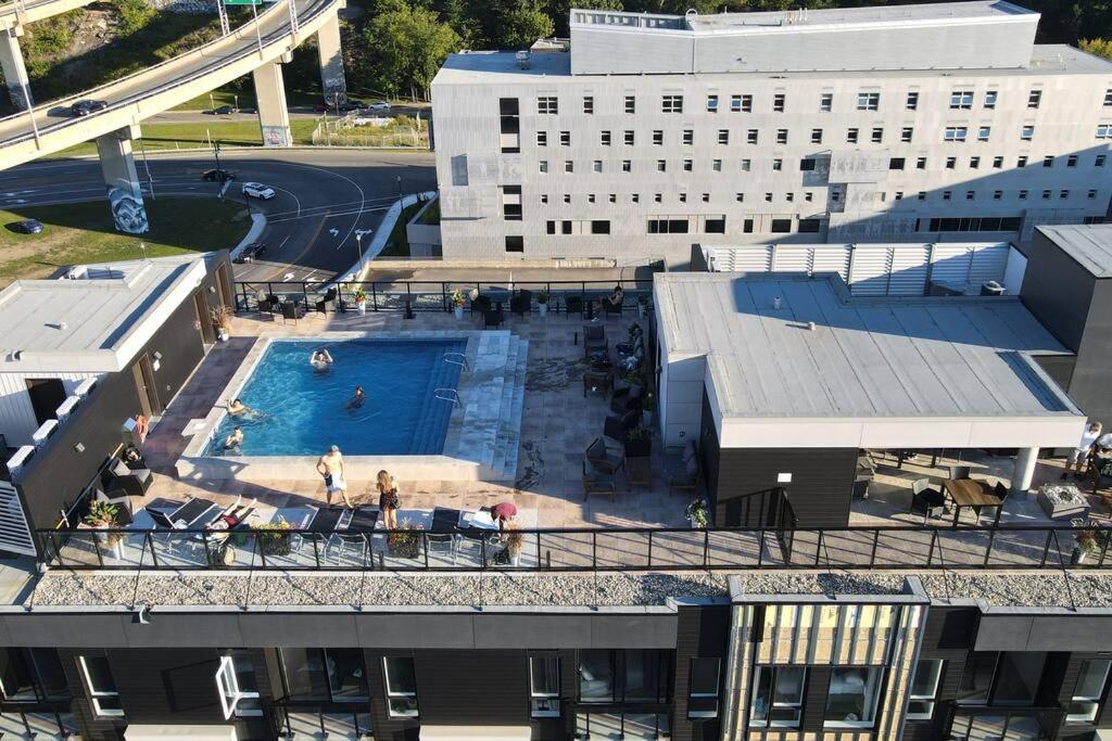Condo Moderne, Centre-Ville Piscine, Terrasse, Gym Квебек Екстер'єр фото